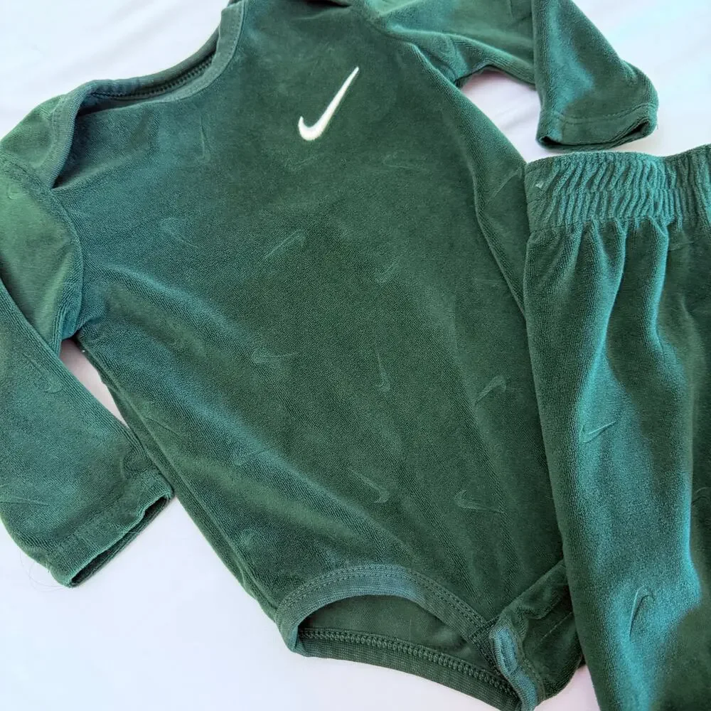 Nike Velour Long Sleeve Bodysuit and Sweatpants 2-Piece Set Sz 6mo